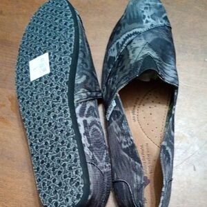Skechers Black Patterned Slip-On Loafers